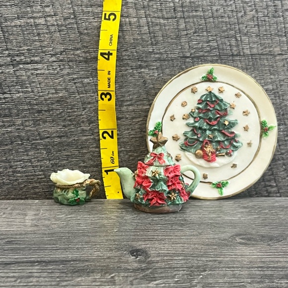 Vintage Miniature Christmas Tea Set Resin Tree Holly Mini 1995 C&F Enterprises - Picture 7 of 9